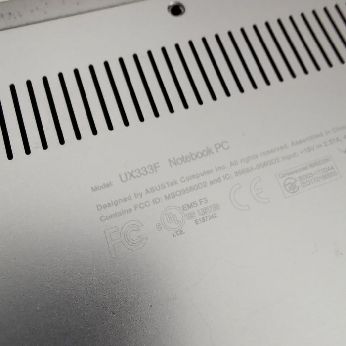 Laptop Asus Zenbook UX333F defect
