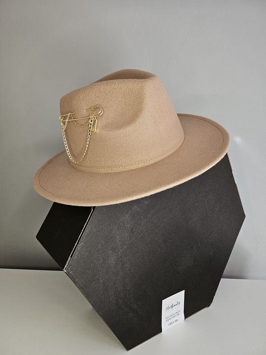 Федора / Шапки в син, черен и  светло кафяв цвят