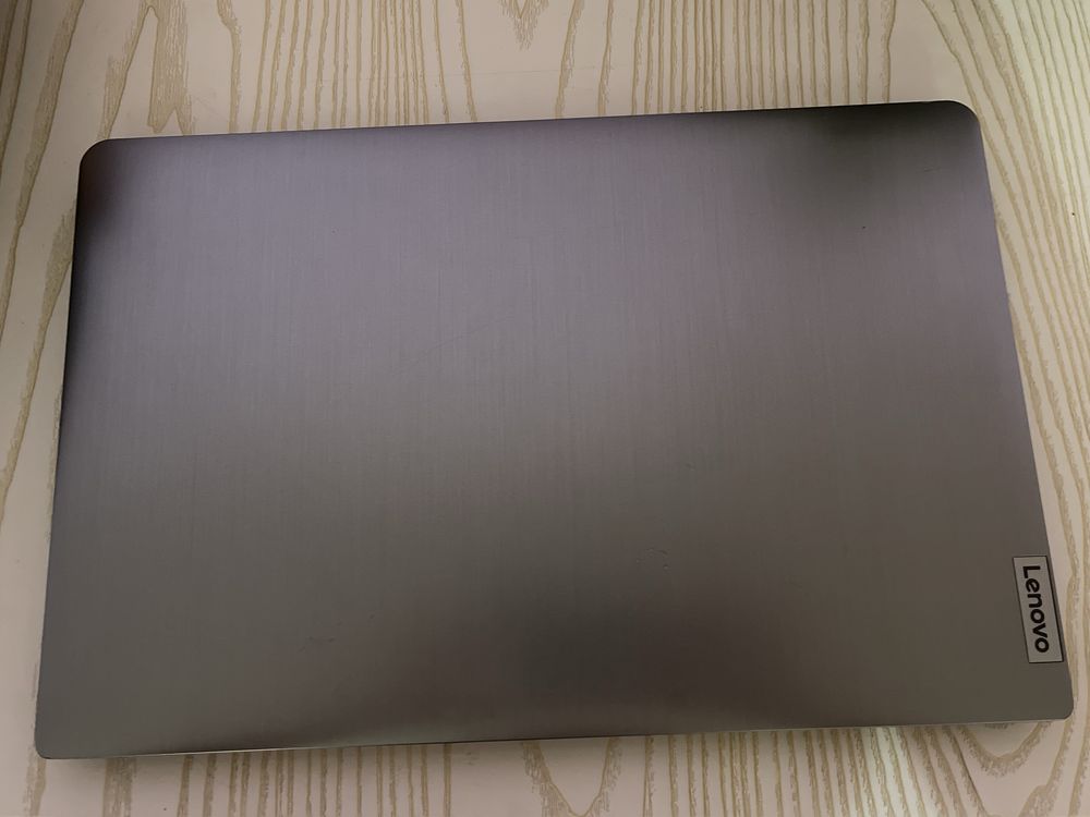 Ноутбук Lenovo состояние хорошее.