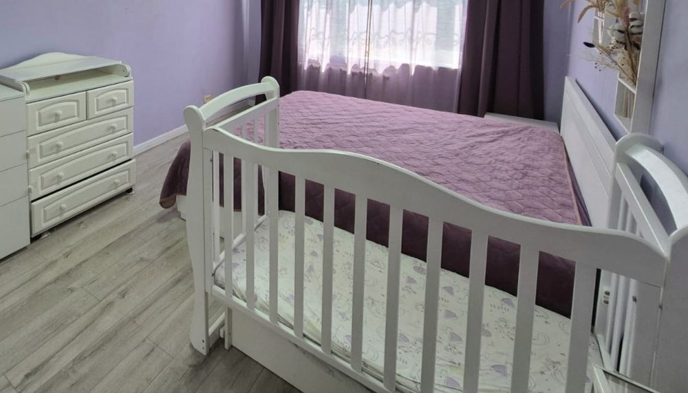 Детская кровать с пеленальным столиком