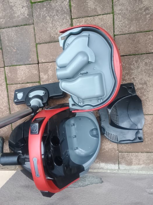 Aspirator Zelmer 1500 cu filtrare prin apa