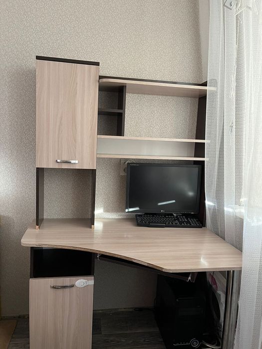 Продам письменный стол