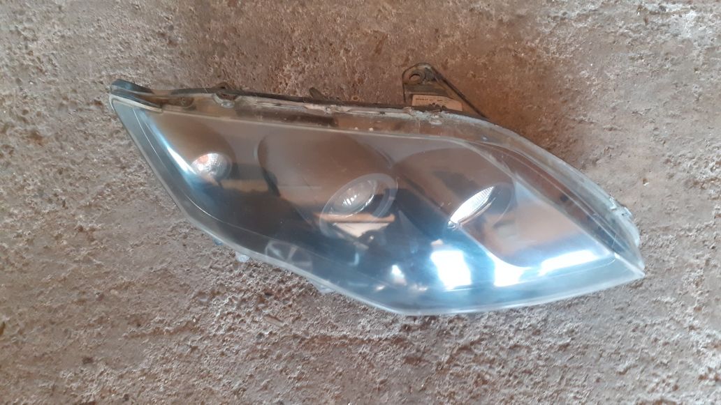 Far Faruri Renault Laguna3 din 2009