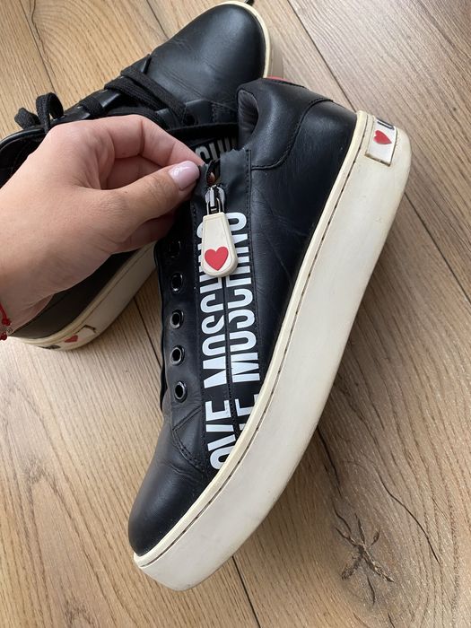 Moschino и Alexander McQeen