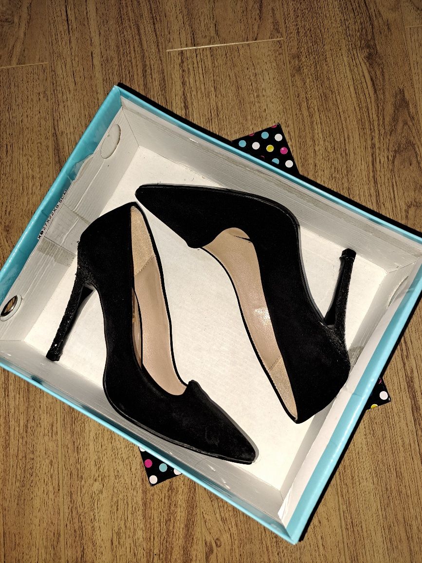 Pantofi stiletto