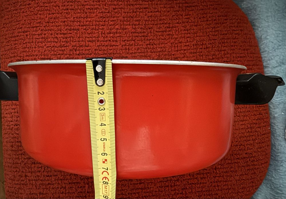 Тенджера тефлонова и емайлирана чисто нова с етикети