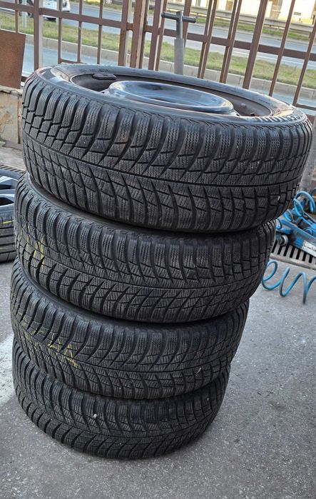 Зимни гуми Bridgestone 205/55/R16 с метални джанти