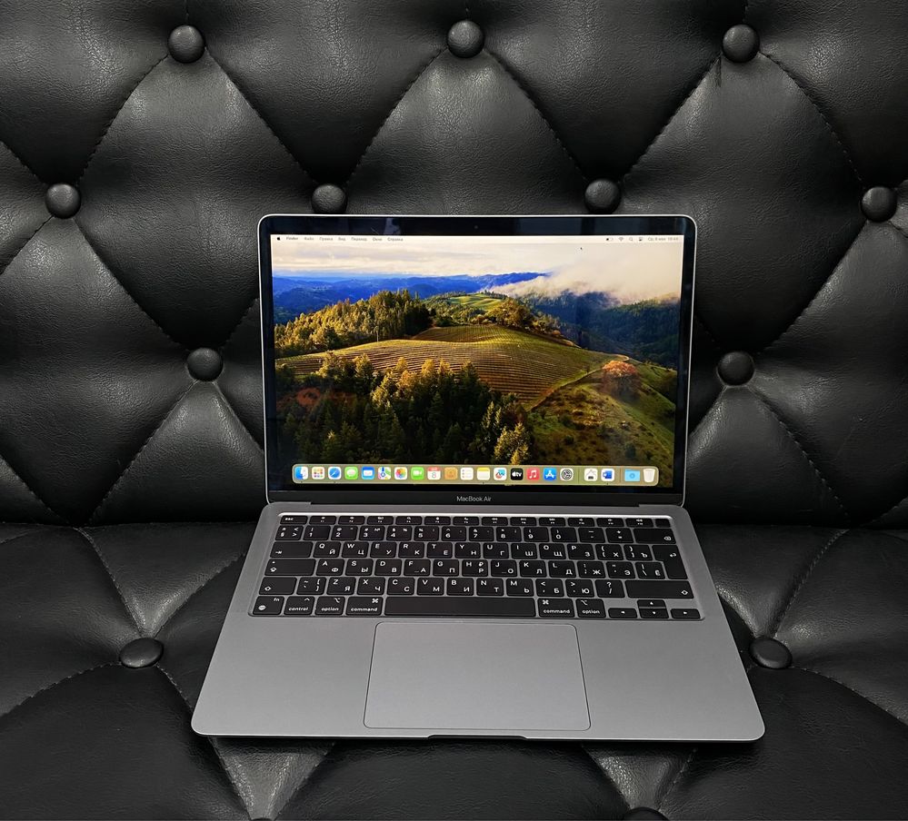 Apple MacBook Air M1 8/256 GB 2020 года в идеальном состоянии