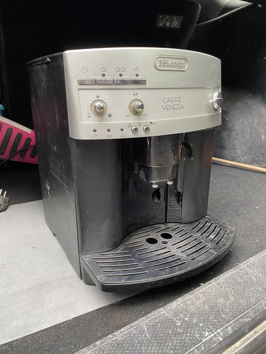 Продавам кафемашина Delonghi magnifica