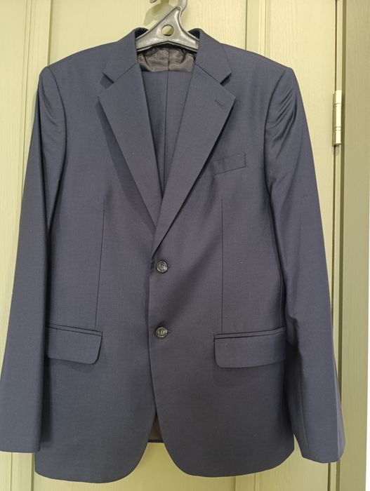 Мужские костюмы.