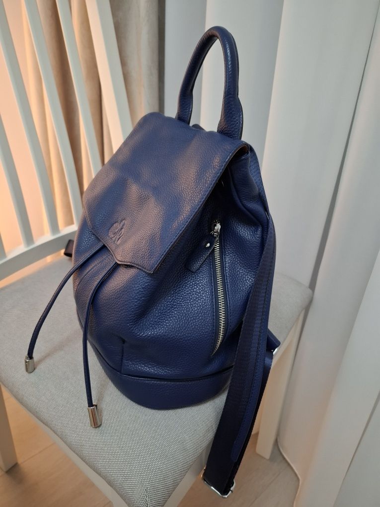 Vând Rucsac albastru din piele