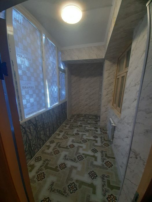 Хон сарой домидан, 1 хона квартира, 2 хона килинган, сотилади.