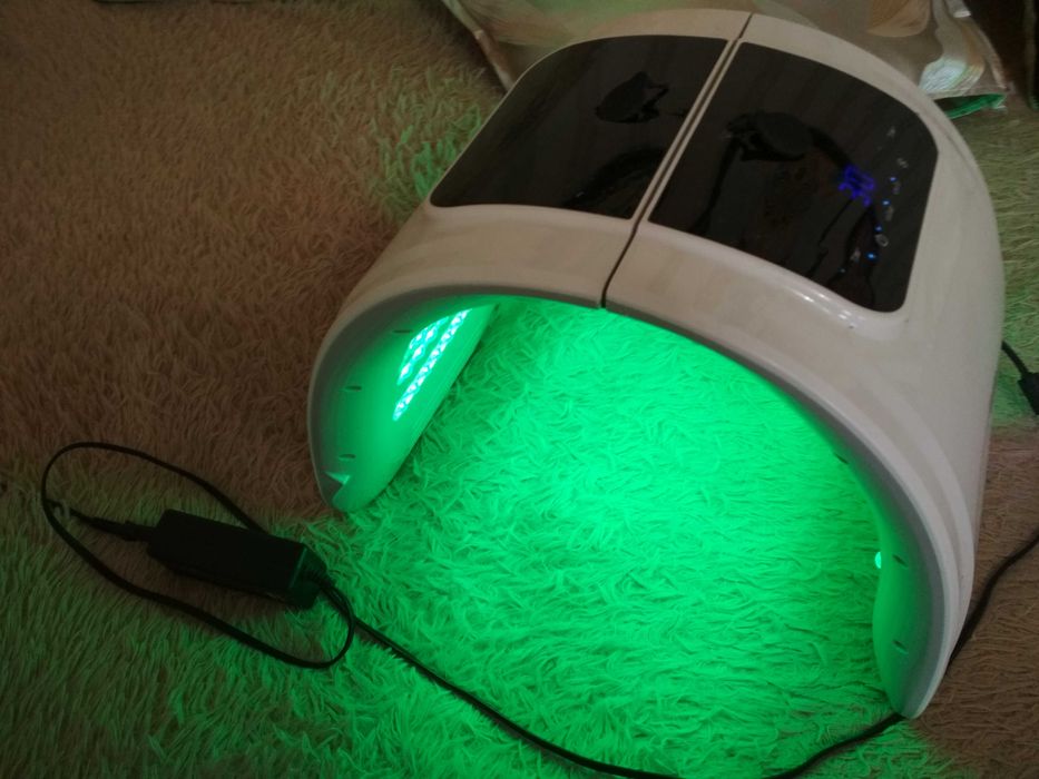 аппарат для Лечения  проблем лица лед лучами и водяным паром!