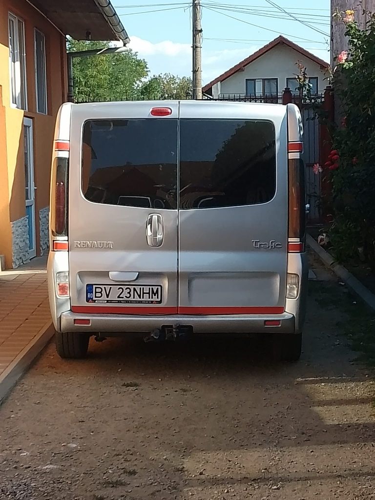 Renaul trafic 1,9 refacut total inclusiv cutia de vitezr