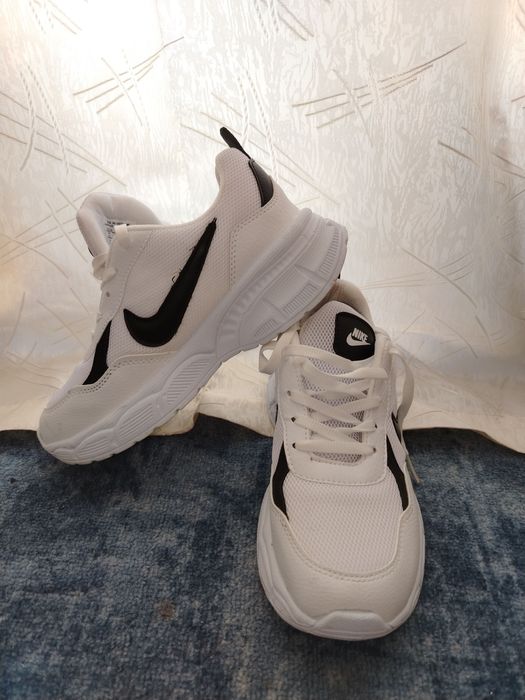 Дамски спортни маратонки