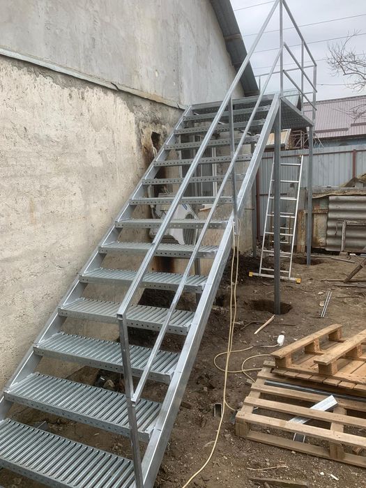 Scara metalica zincata  exterioara pentru ,case, beciuri și incendii
