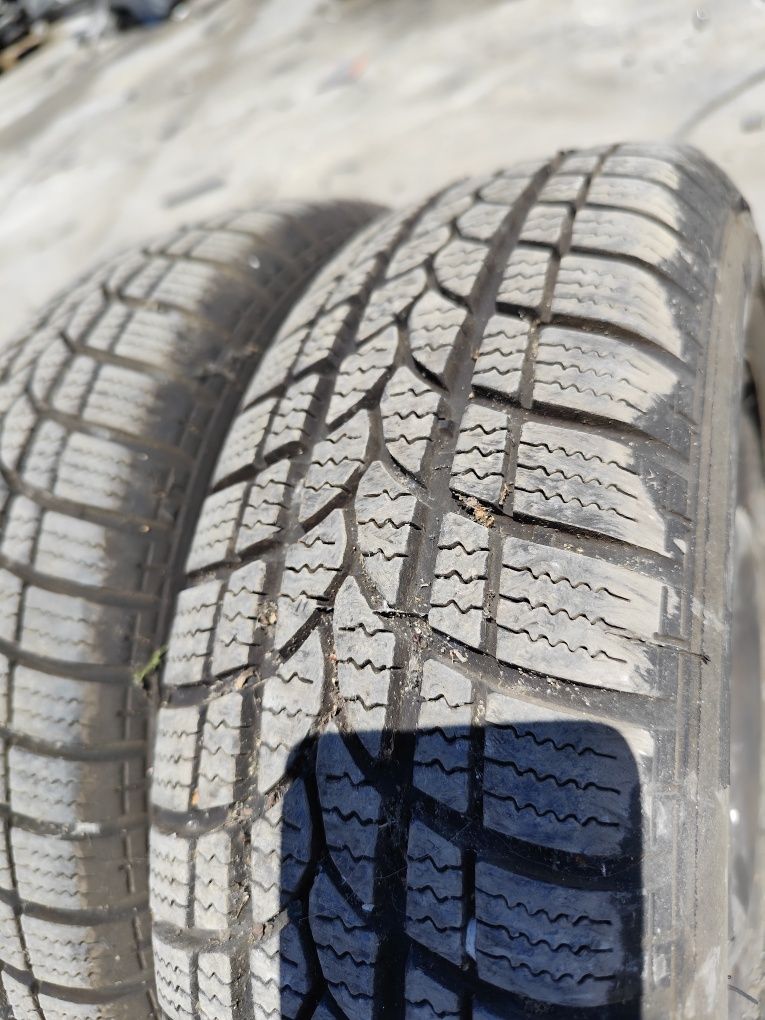 Две зимни гуми 155/70R13