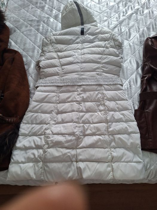 Продам женскую верхнюю одежду 48 размер