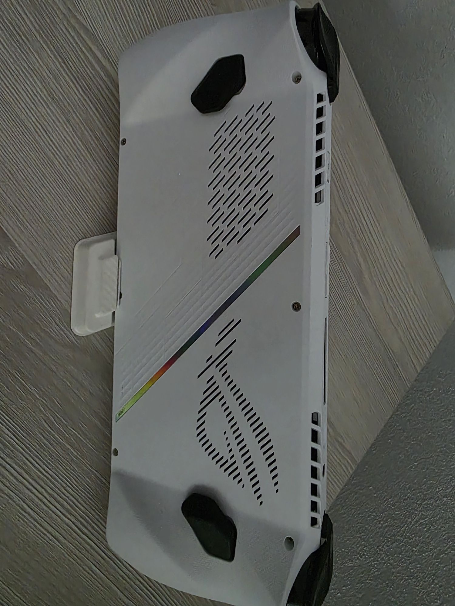 Asus Rog Ally Z1 Extreme + Travel Case