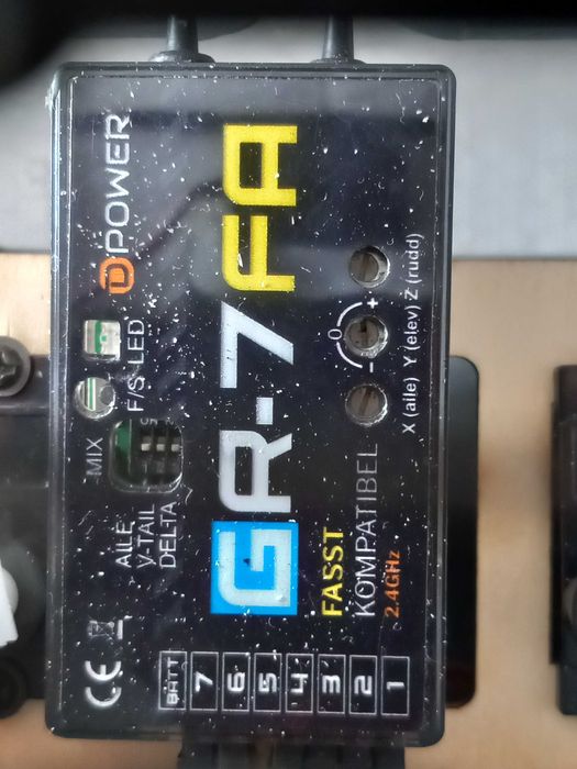 Futaba T6EX cu doua receptoare                        .