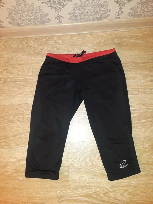 Женские фирменные спортивные лосины размер S