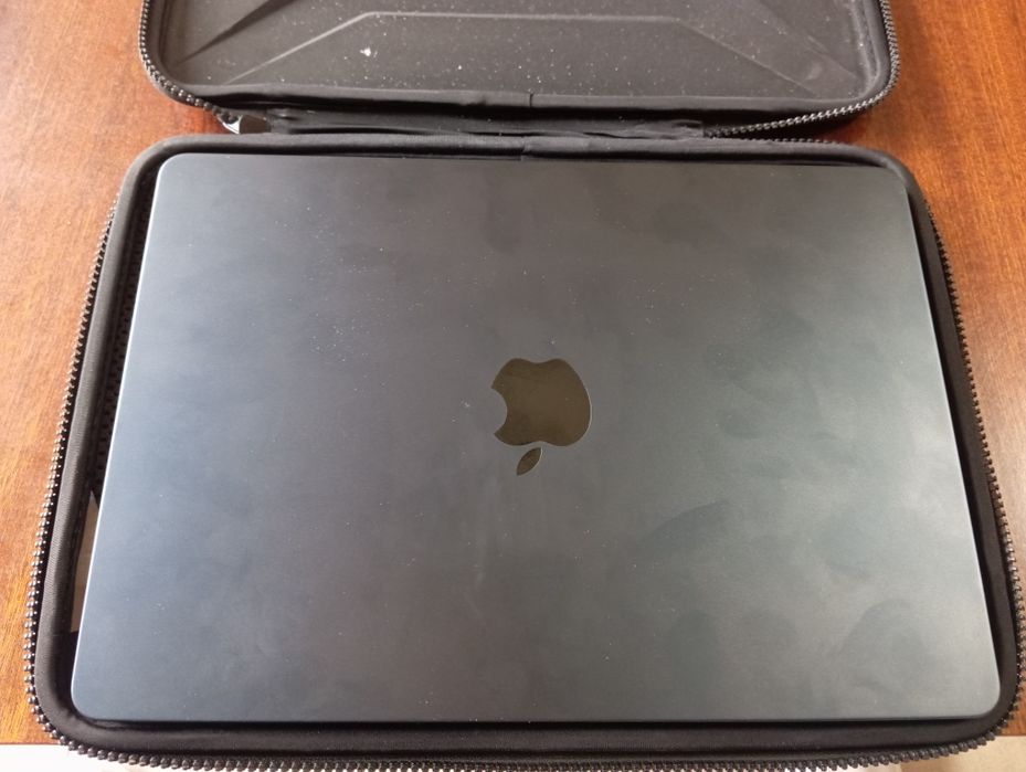 Macbook air M2 заключен