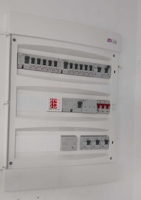 Electrician interventii rapide, prize, lumini tablou sigurante, etc.