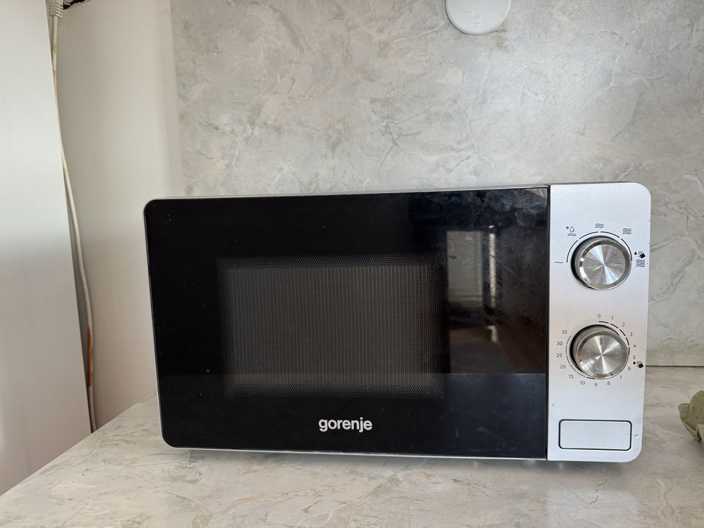 Микровълнова печка Gorenje с грил функция