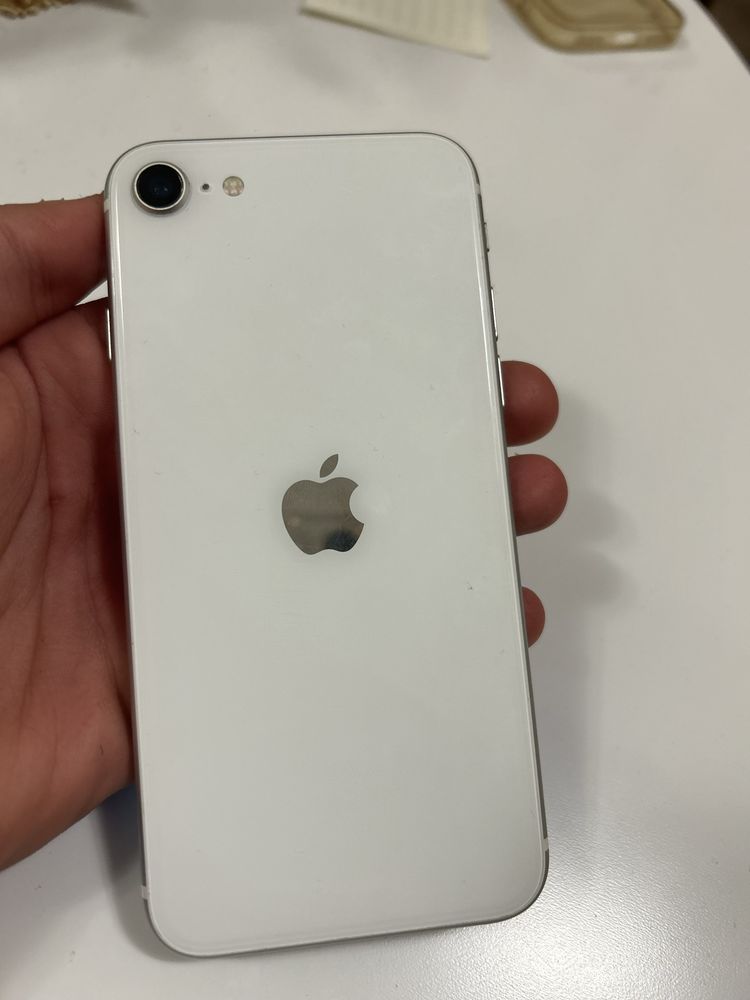Apple iPhone SE (2020] айфон