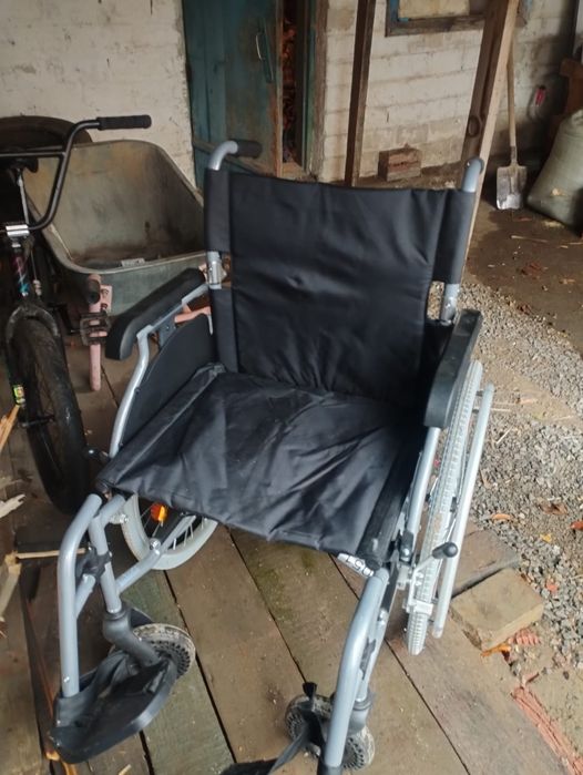 Продам инвалидную коляску в хорошем состоянии.в наличии имеется 2 ед