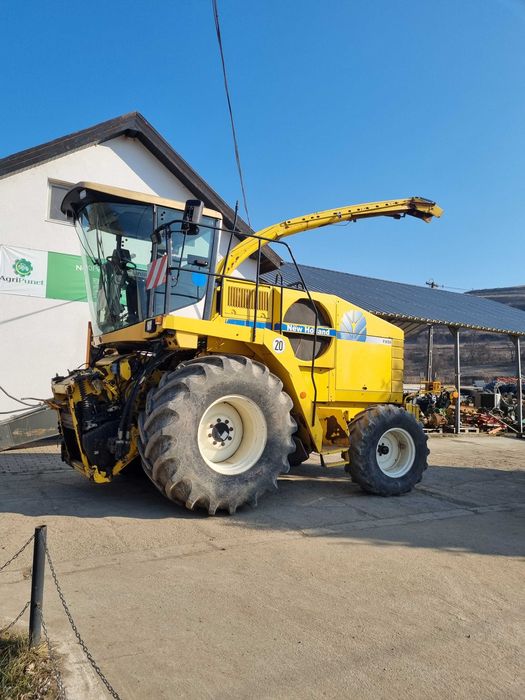 Combina New Holland FX50 complet echipată pentru siloz și porumb