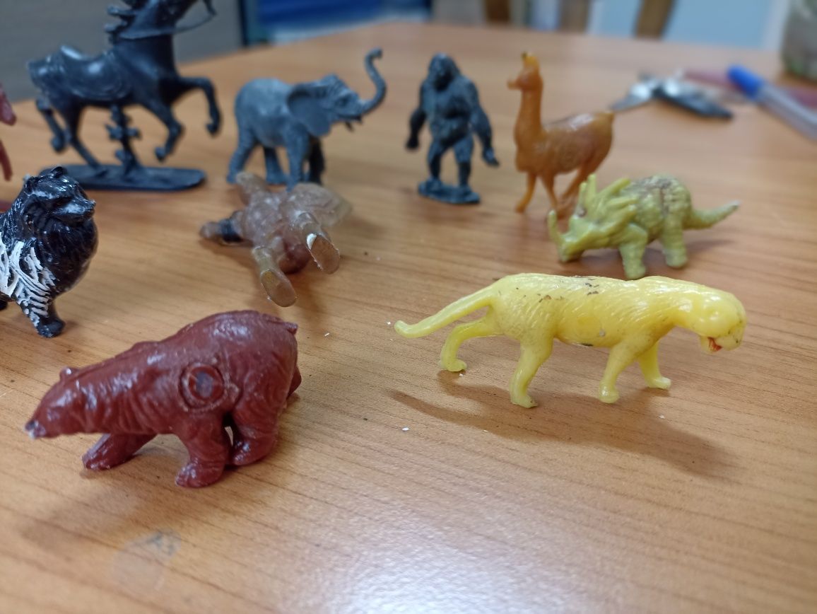 Figurine plastic vechi românești