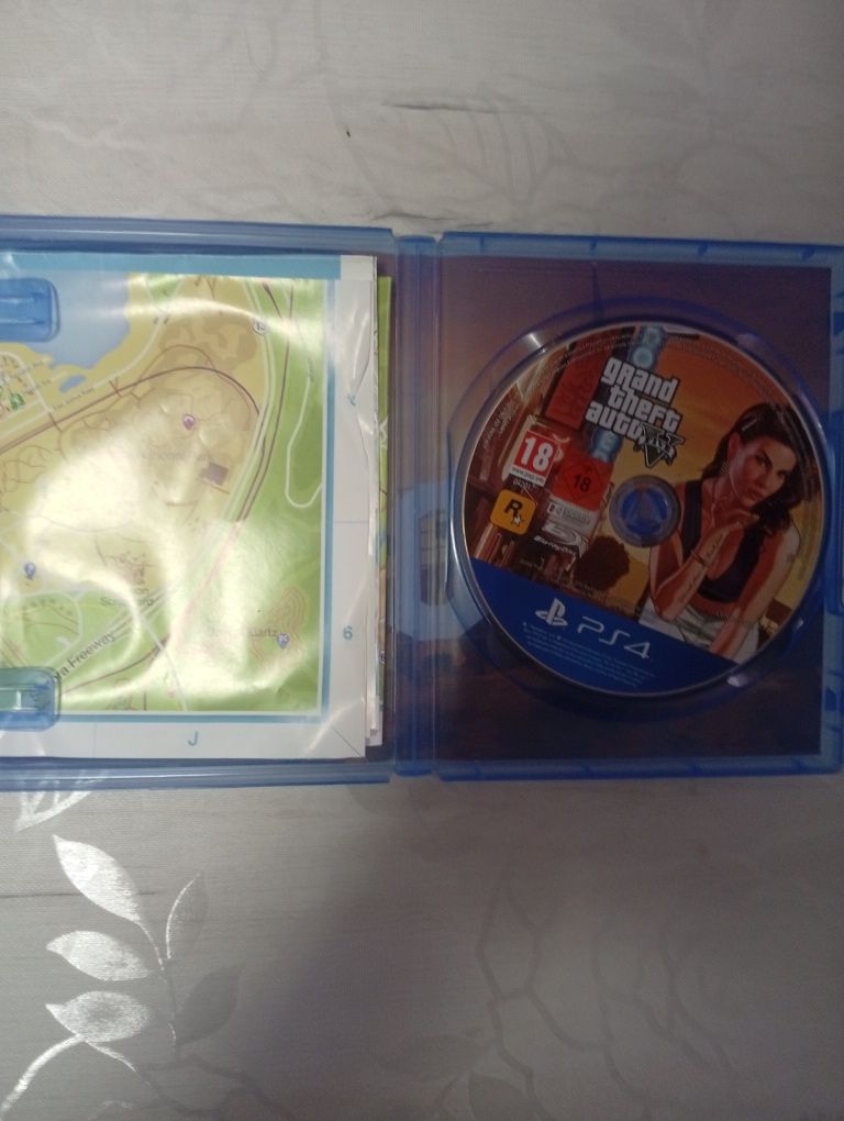 Игра за ps4 Gran theft auto 5