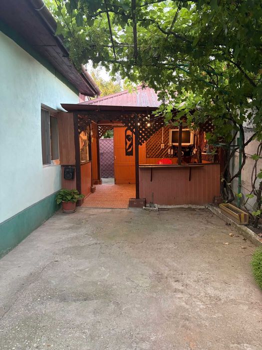 Vand casa sau schimb cu apartament in Alexandria sau Bucuresti