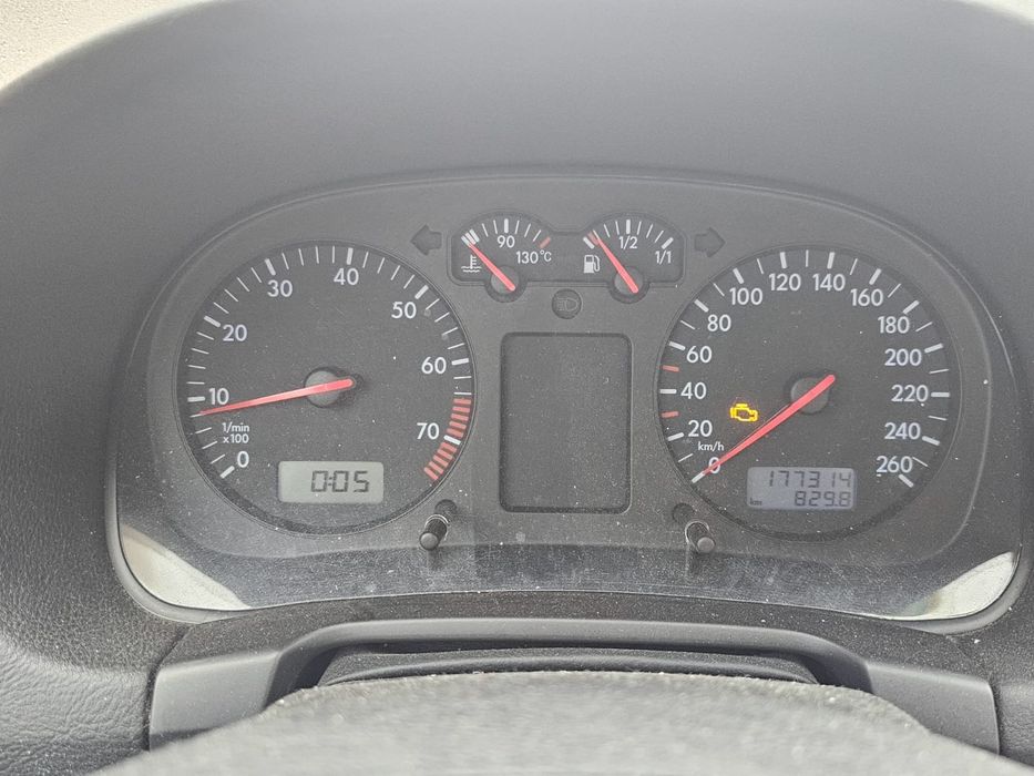 Se dezmembrează golf 4 2.0 benzina 4x4