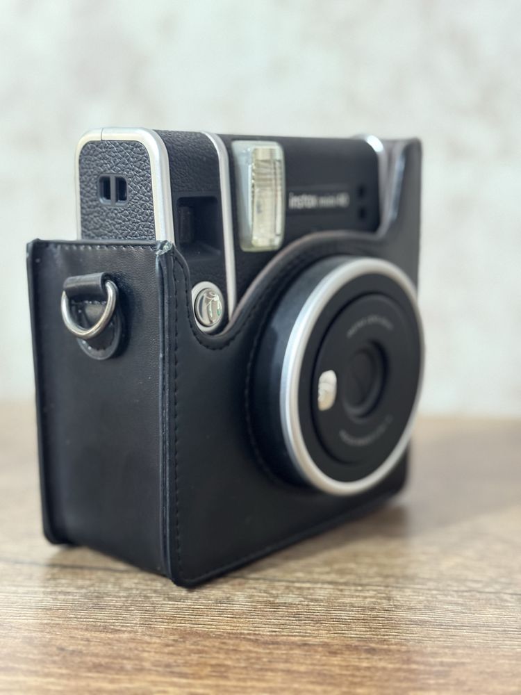 Instax Mini 40 — новая, почти не использовалась