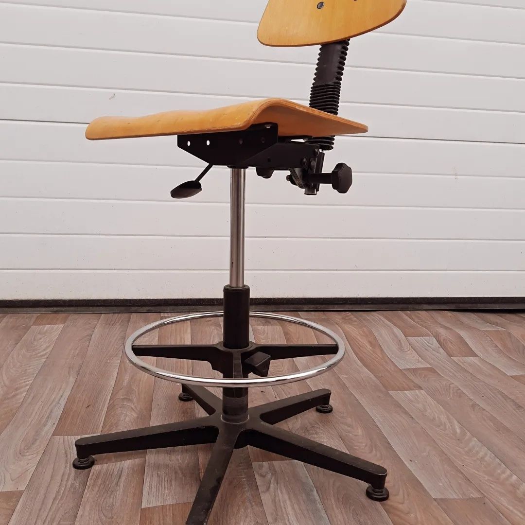 Индустриален висок ретро стол за офис или работен плот. Внос Холандия