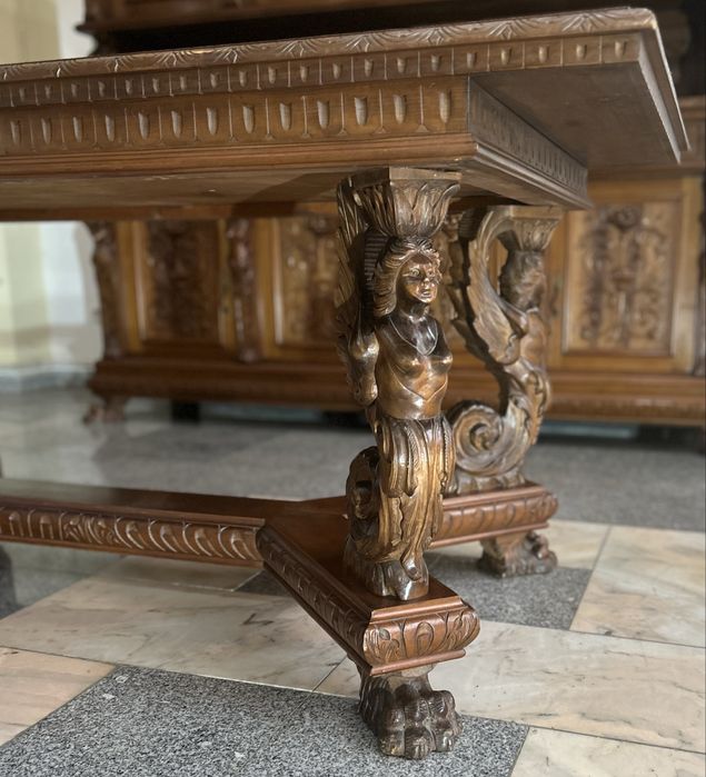 Masa cu 6 scaune din lemn masiv de nuc