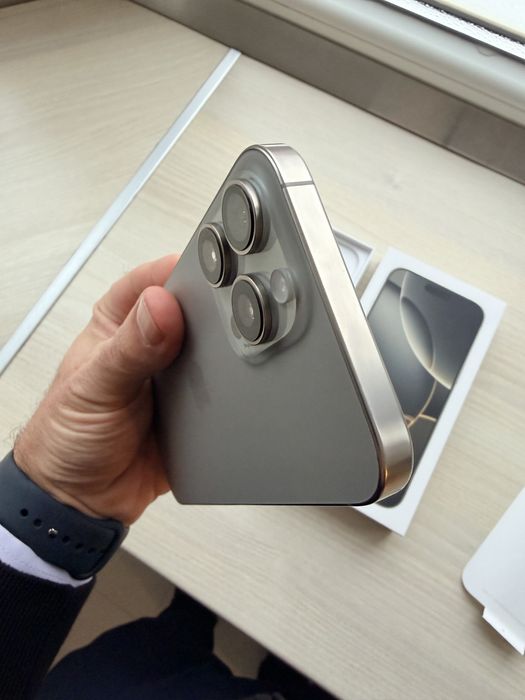 iPhone 16 Pro Max Natural Titanium 256GB