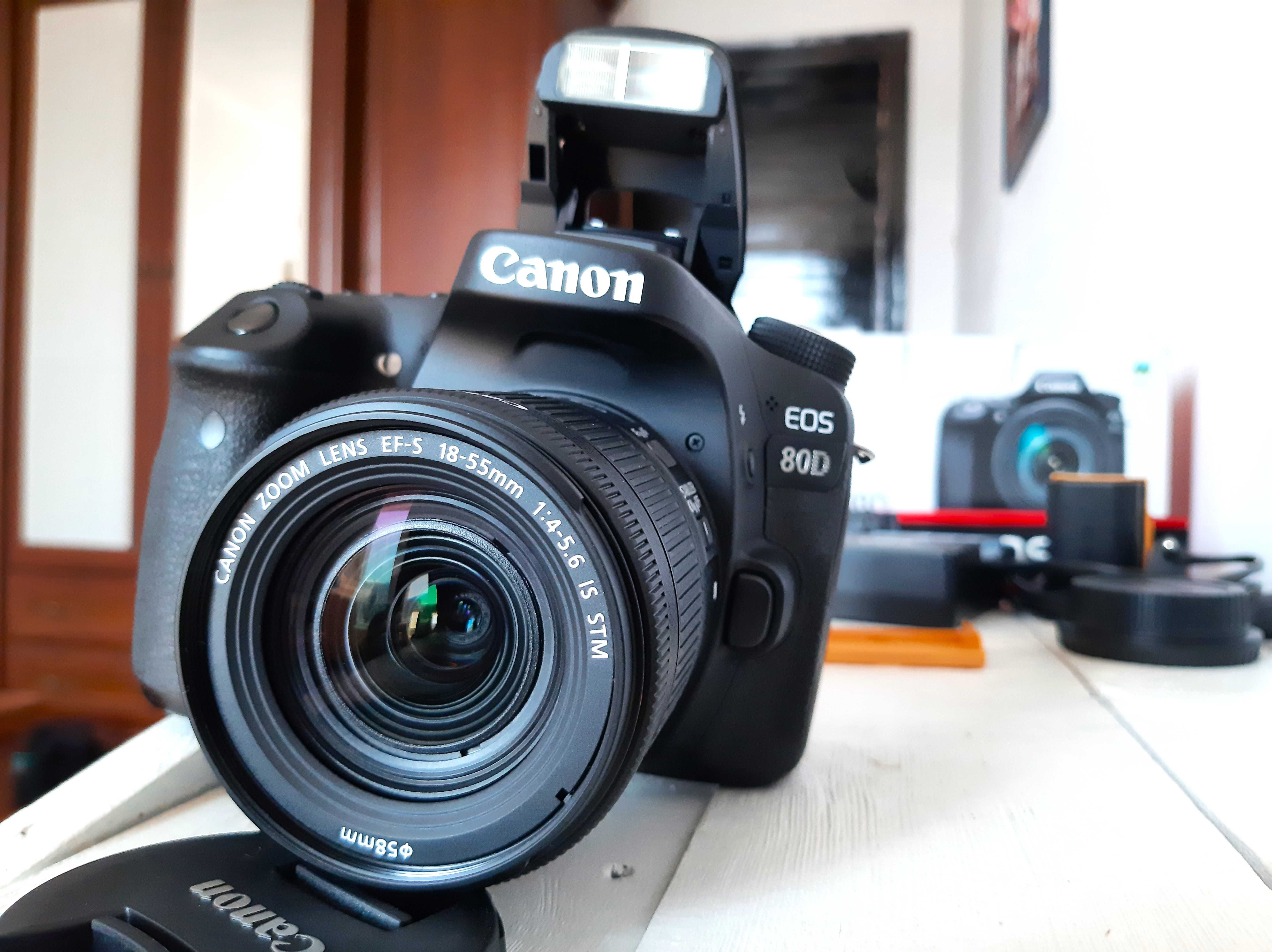DSLR фотоапарат Canon EOS 80D без обектив