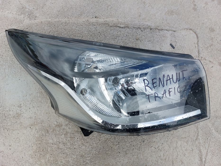 Renault Trafic 2019 десен фар