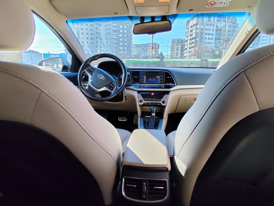 Hyundai Elantra Exclusive  - Cutie Automată