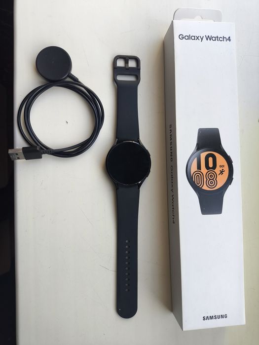 Galaxy watch 4 .