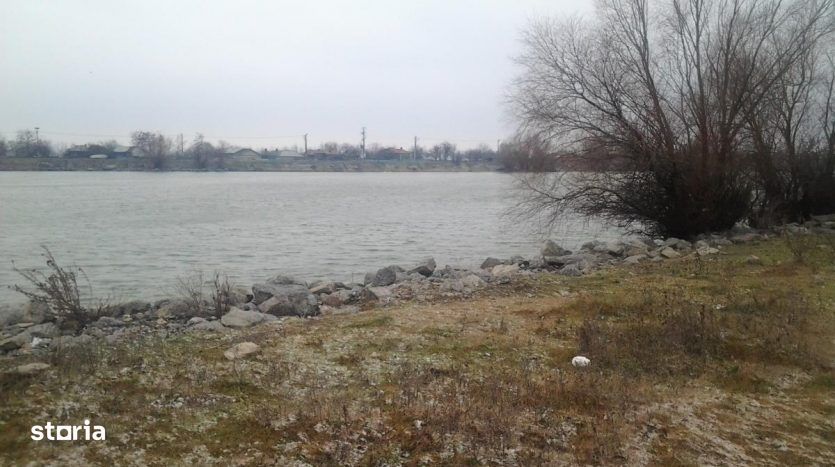 Vand / schimb/ inchiriez teren comuna Maliuc