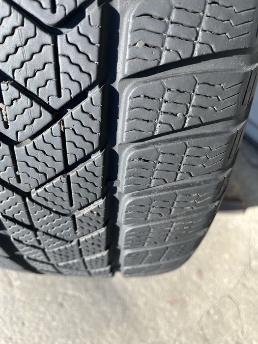 2 бр. зимни гуми 225/45/17 Pirelli DOT 3218 6 mm