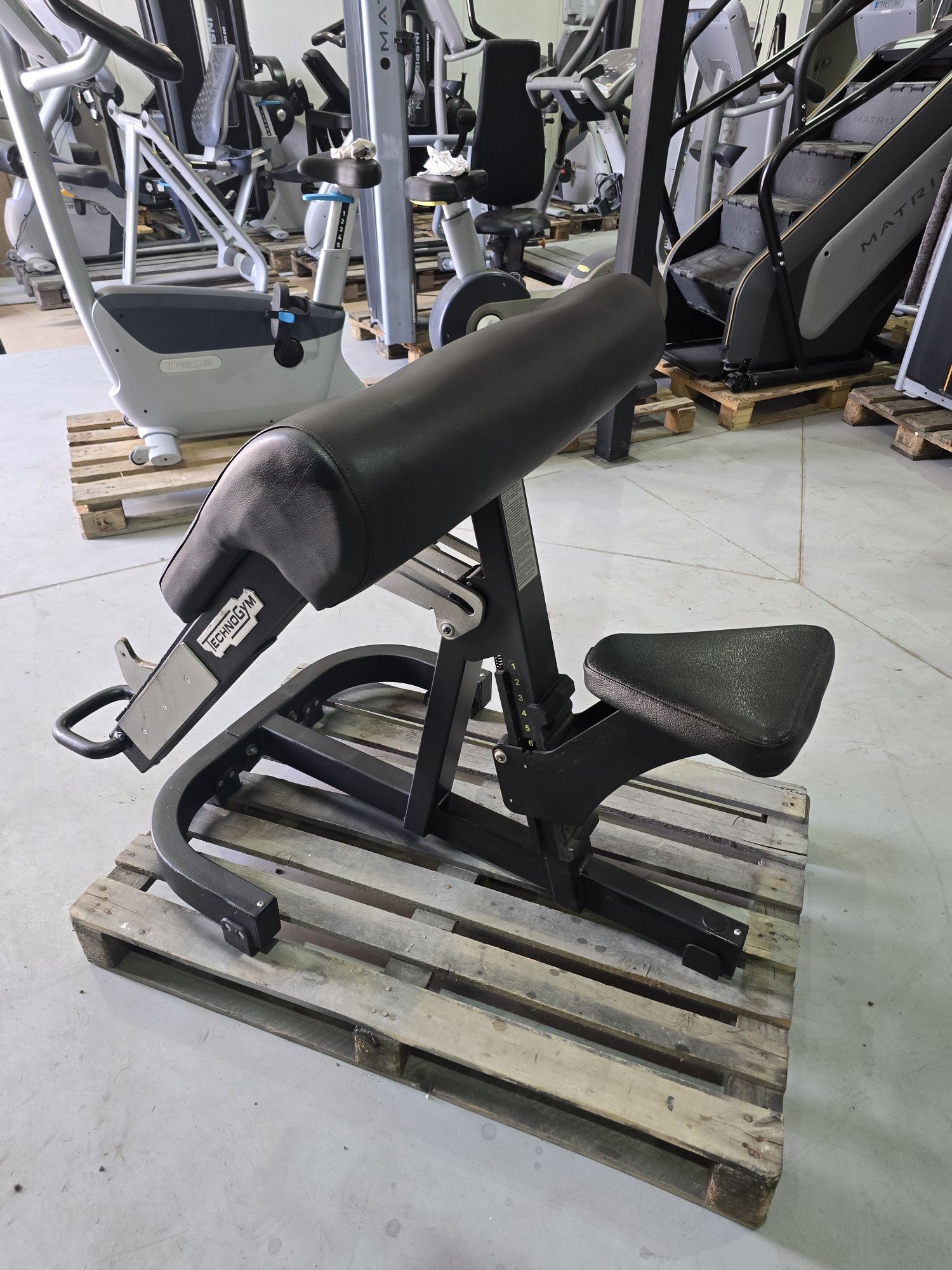 Technogym pure strenght техноджим скотова пейка
