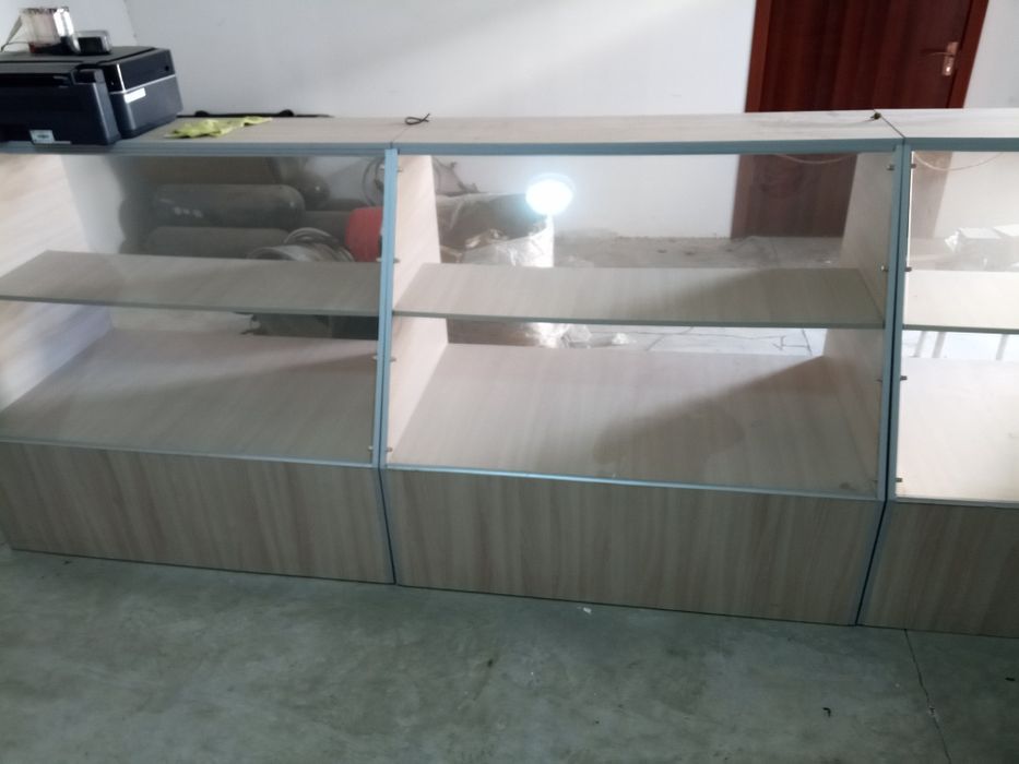 Продам витрины три блока