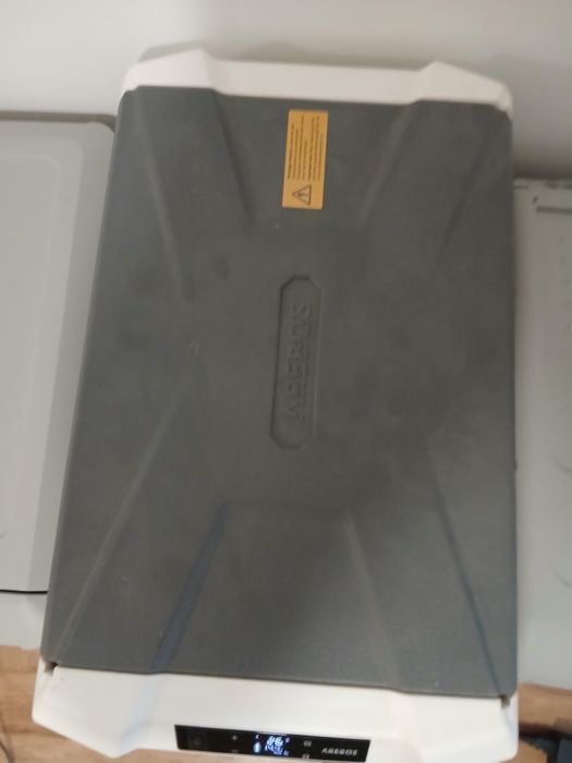 Мобилен хладилник фризер на 12/24/220 волта