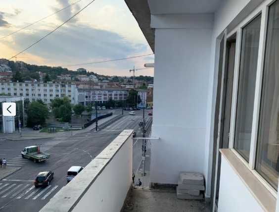 Vand apartament cu 3 camere, str Iasilor , Centru