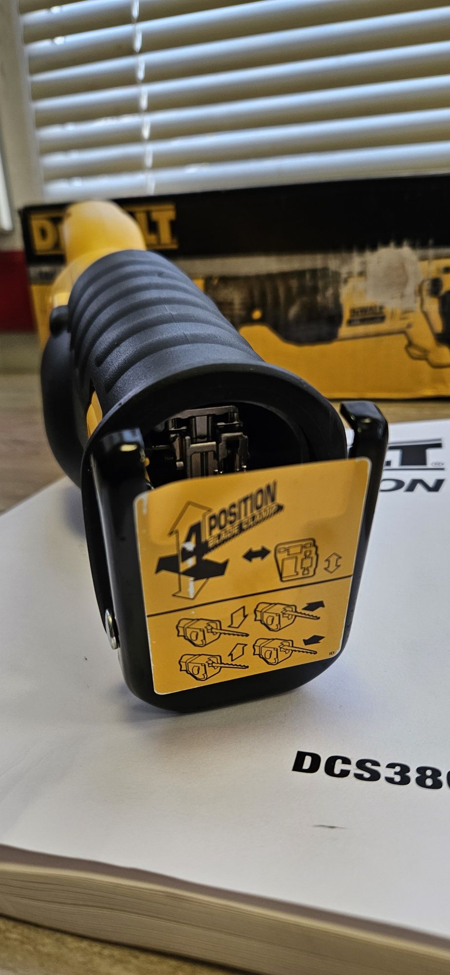 Dewalt Саблен трион DCS380